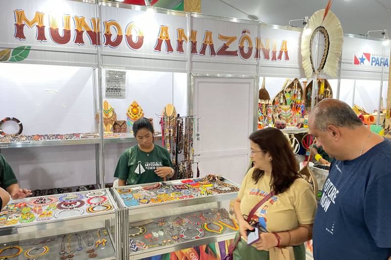 Empreendedoras de quatro etnias têm, pela primeira vez, uma área exclusiva para comercializar produtos sustentáveis, com apoio do Governo do Pará e Sebrae