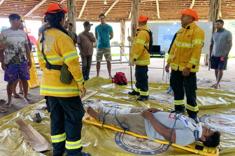 Indígenas do Território Alto Rio Guamá aprendem técnicas de brigada de incêndios
