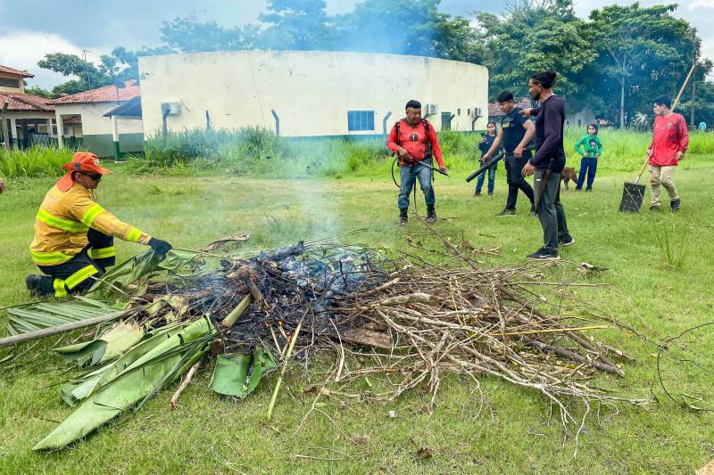 Ação integrada com o Corpo de Bombeiros Militar, Defesa Civil Municipal e Secretaria dos Povos Indígenas qualificou indígenas para combater o fogo