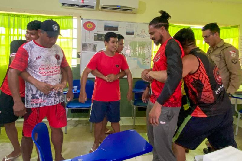 Ação integrada com o Corpo de Bombeiros Militar, Defesa Civil Municipal e Secretaria dos Povos Indígenas qualificou indígenas para combater o fogo